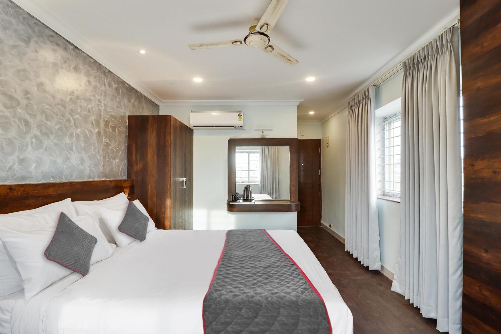 Super Collection O Manu Hotel Bangalore Exterior photo